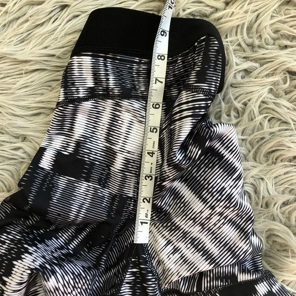 🔴 2 for $25 Adidas tech fit  women’s Capri leggings size XS - Picture 6 of 7